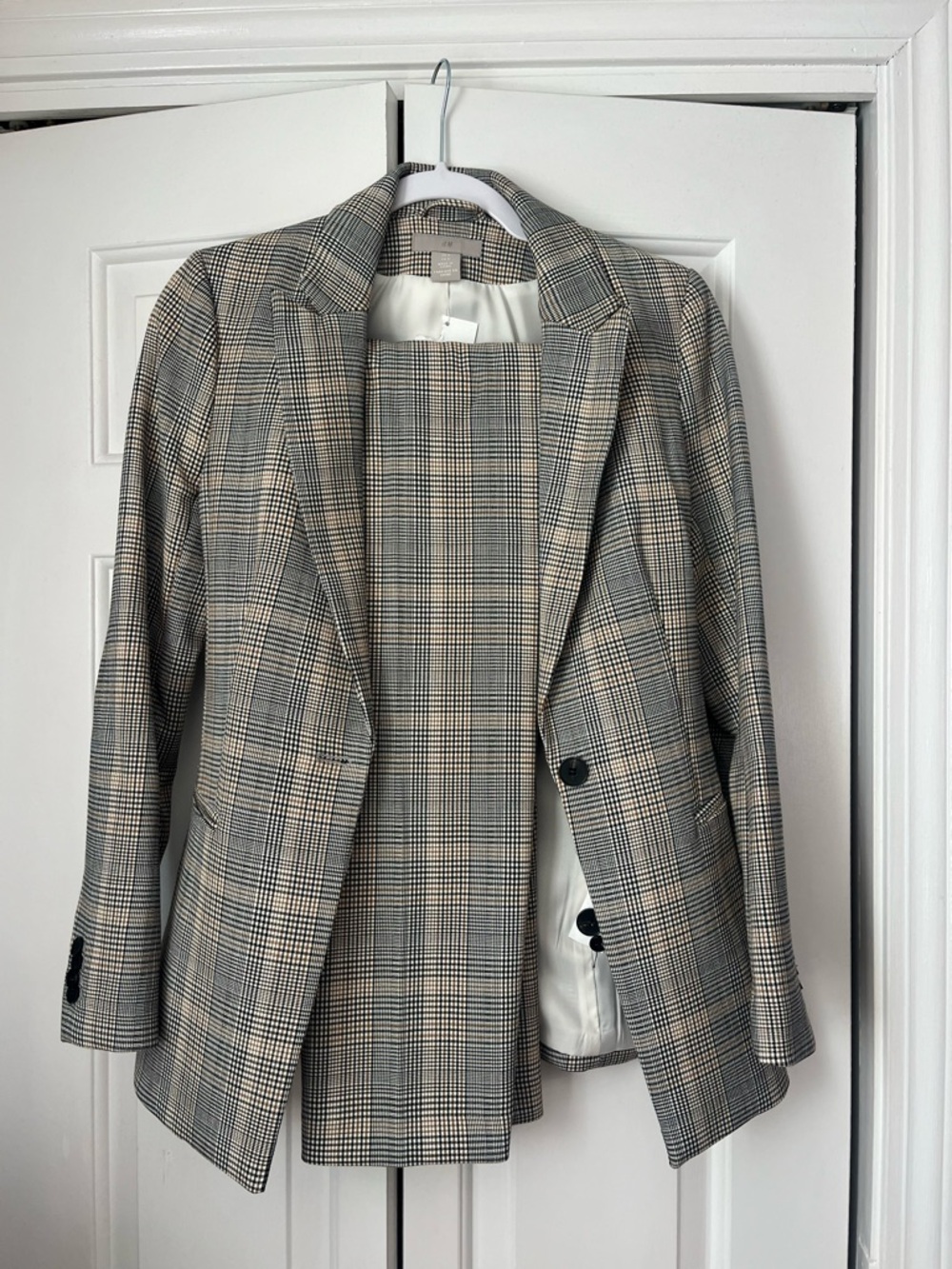 Checked 2-Piece Suit in Neutral Plaid